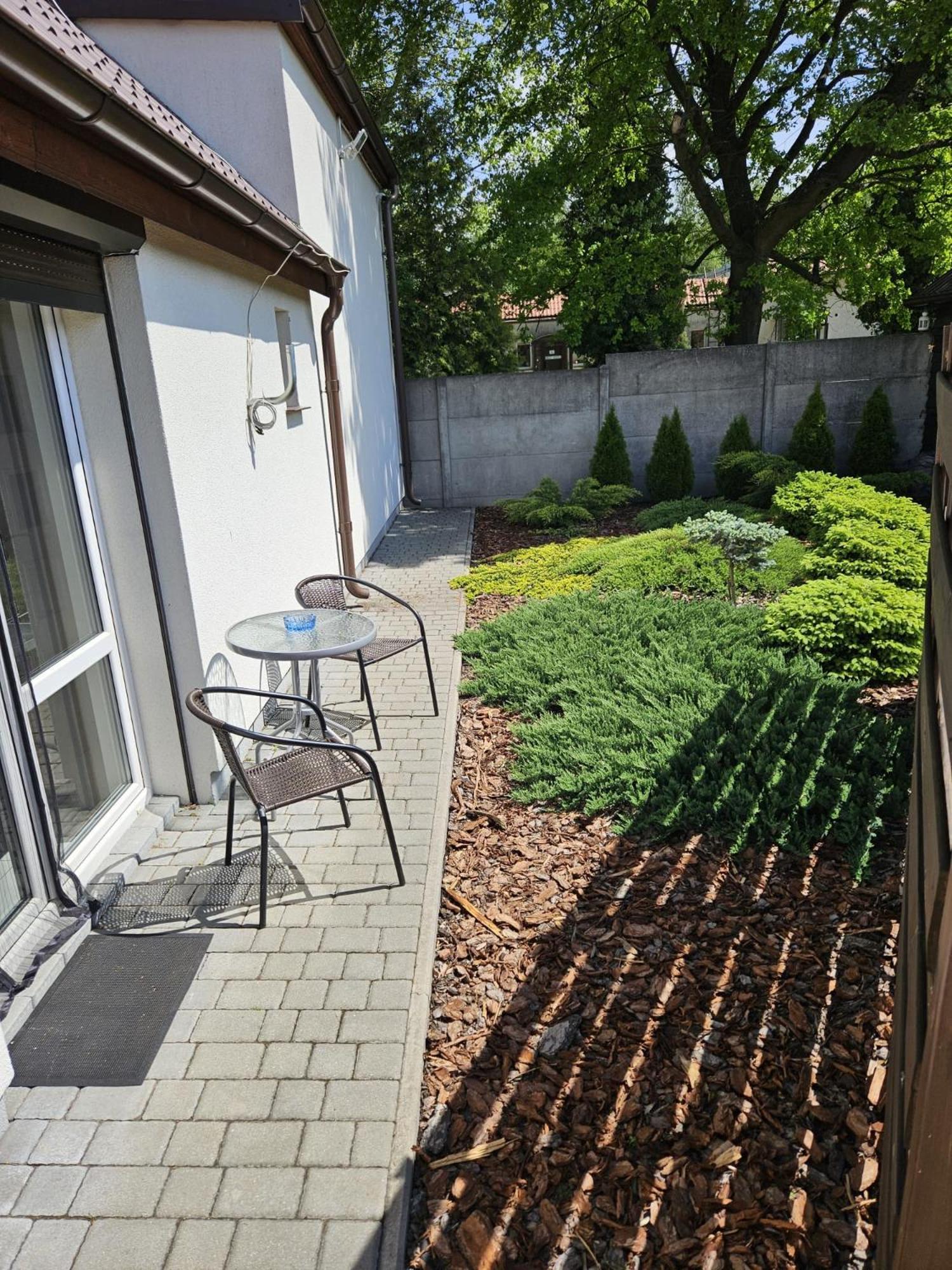 Cztery Katy Apartament Вонґровєц Екстер'єр фото